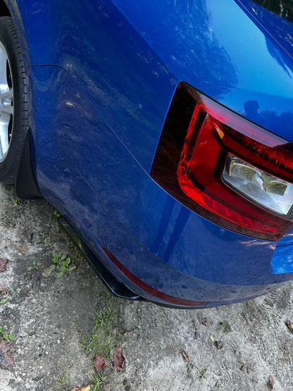 UNIWERSALNE DOKŁADKI TYLNEGO ZDERZAKA CZARNY POŁYSK BWM VW SKODA AUDI